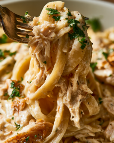 Crockpot Garlic Parmesan Chicken Pasta-bowl