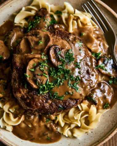 crockpot cube steak over egg noodles